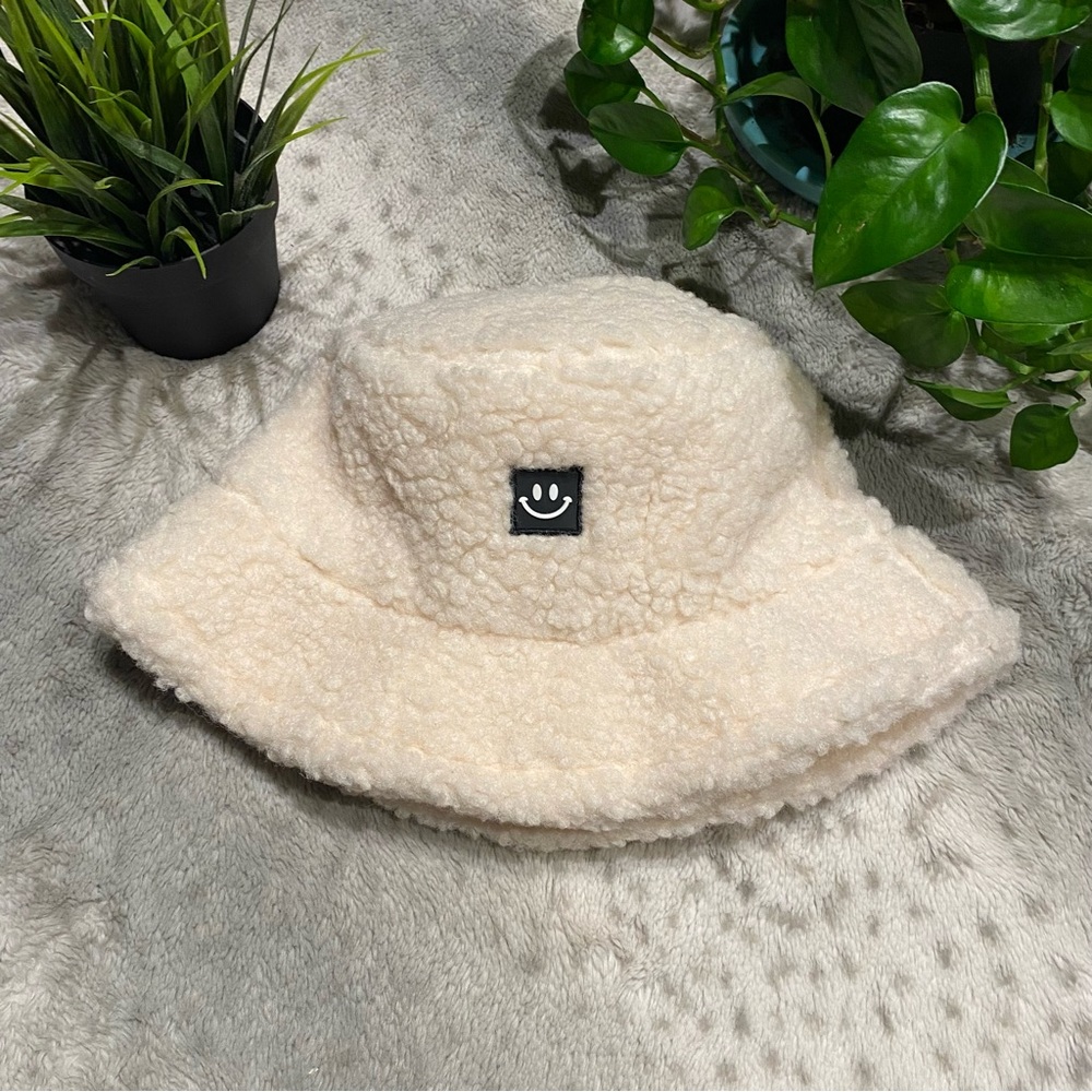 NEW teddy bucket hat